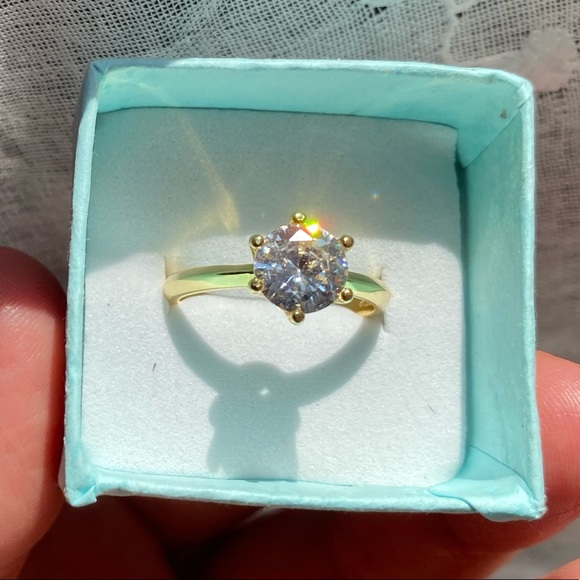 18K gold plated round solitaire diamond ring - Picture 10 of 11